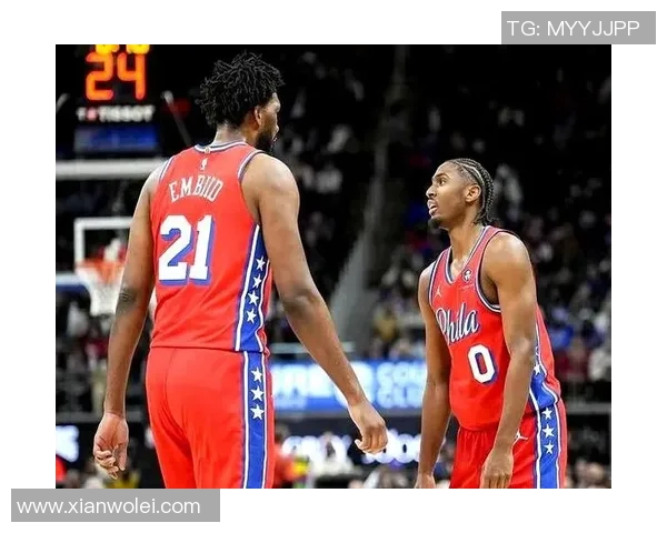 恩比德失去绝杀！马克西26+8，76人吞赛季首败，布朗32+6